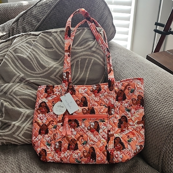 Vera Bradley Small Vera Tote, Disney Moana Adventure, NEW! - Picture 1 of 4
